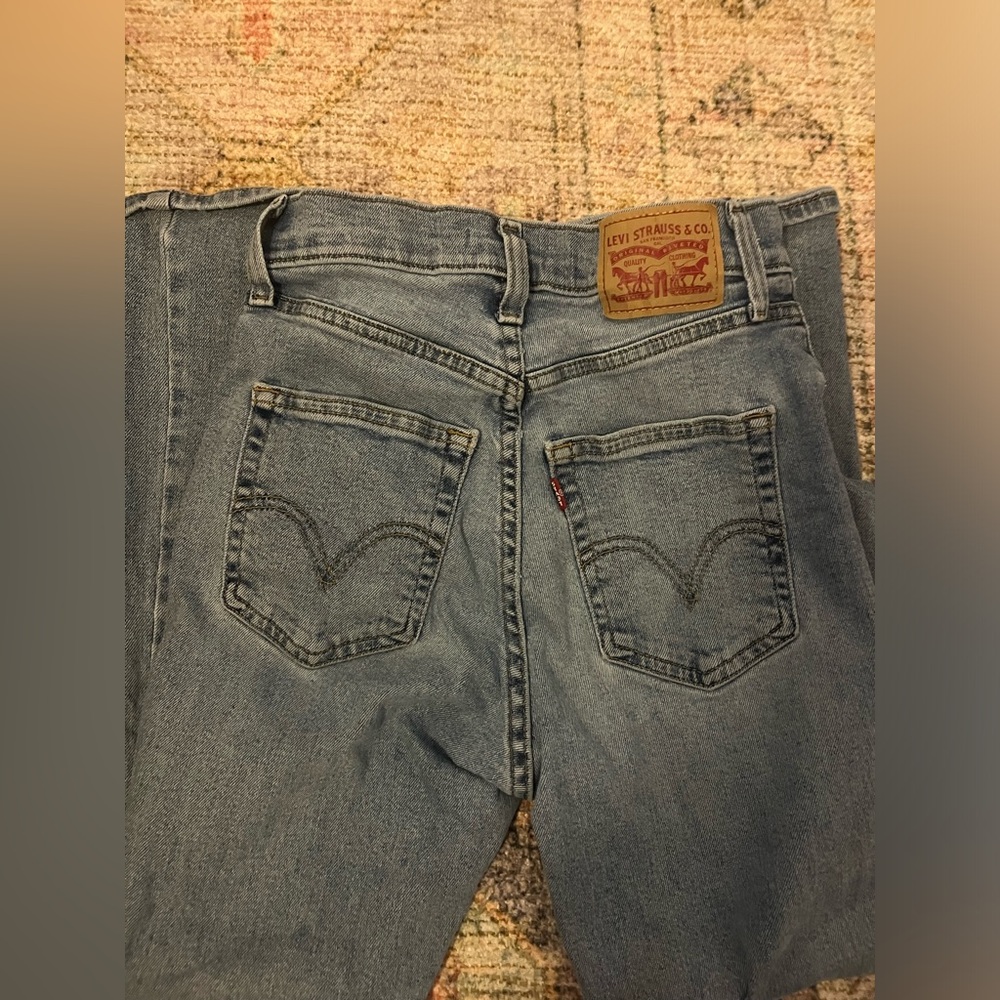 Levi’s high waisted cropped flare size 26 jeans vintage style